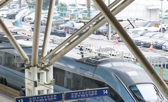 철도노조, 총파업 유보 결정