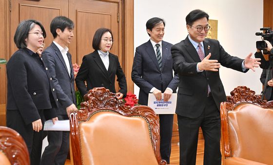 개혁진보 4당 맞이하는 우원식 국회의장