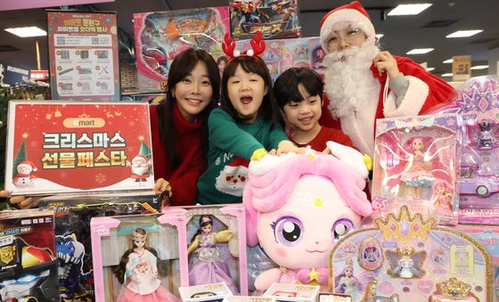 연말 쇼핑 시즌 돌입…이마트 크리스마스 선물페스타 오픈