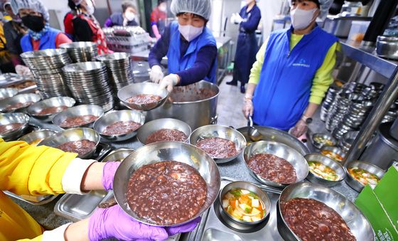 따뜻한 팥죽 드세요