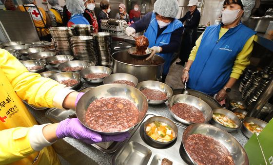 어르신 위한 '사랑의 팥죽 나눔'