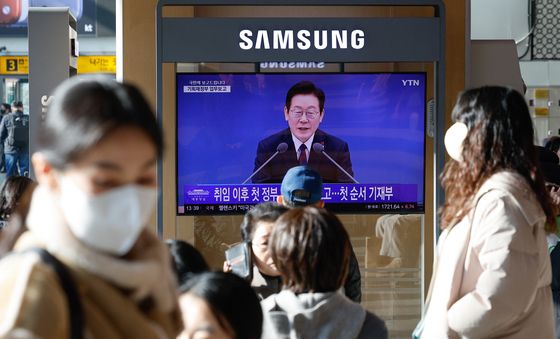 이 대통령, 취임 후 첫 업무보고