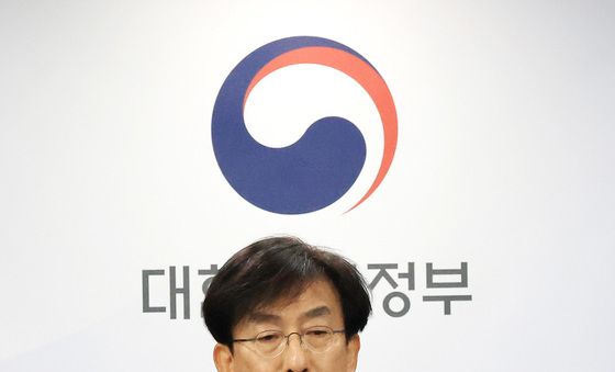 브리핑하는 정기현 의료혁신위원장