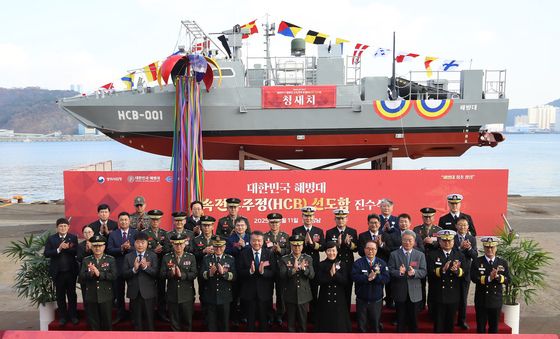 해병대 첫 함정 도입…고속전투주정 '청새치' 진수