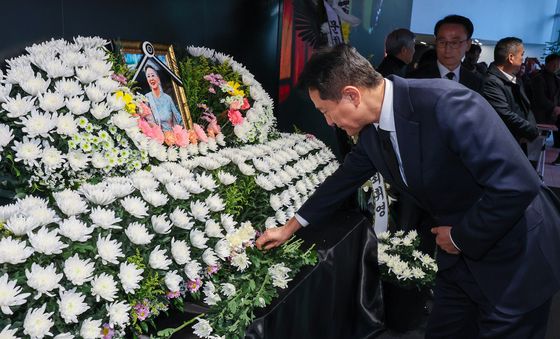 원로배우 김지미 추모공간 찾은 오세훈 서울시장