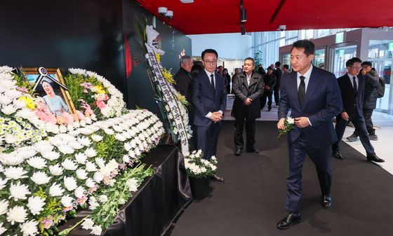 원로배우 김지미 추모공간 찾은 오세훈 시장