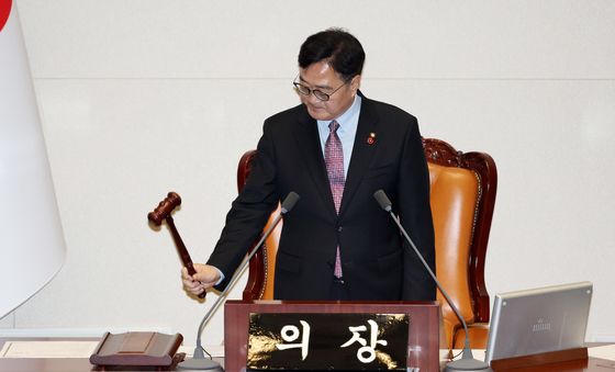 의사봉 두드리는 우원식 국회의장