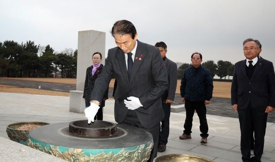 박진경 논란에 권오을 장관 제주 방문