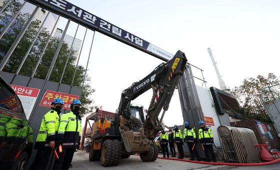 중장비 오가는 현장