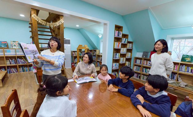 쌍샘자연교회 찾은 김혜경 여사