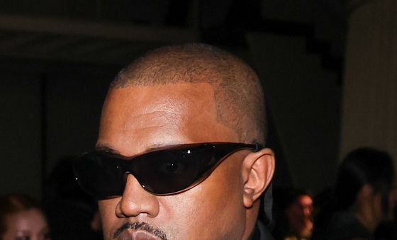 아내 비앙카 전시 위해 방한한 칸예 웨스트