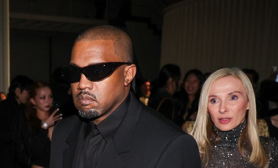 아내 비앙카 전시 위해 방한한 칸예 웨스트