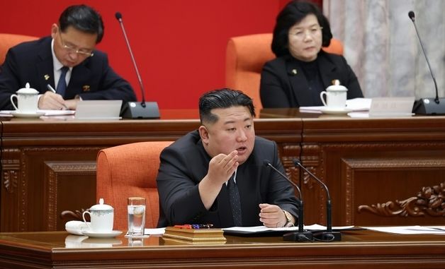 김정은 "당 대회 소집까지의 기간 매우 중요하고 책임적인 고비"