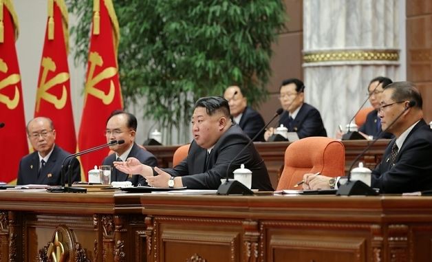 北 전원회의서 조직 문제 토의…"당 위원 1명과 후보위원 5명 소환"