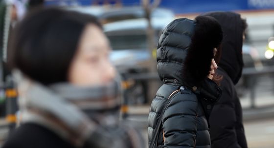 갑작스런 초겨울 추위…서울 도심도 얼어붙다