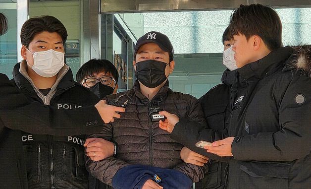 경찰서 나서는 '층간소음 살해' 피의자 양민준