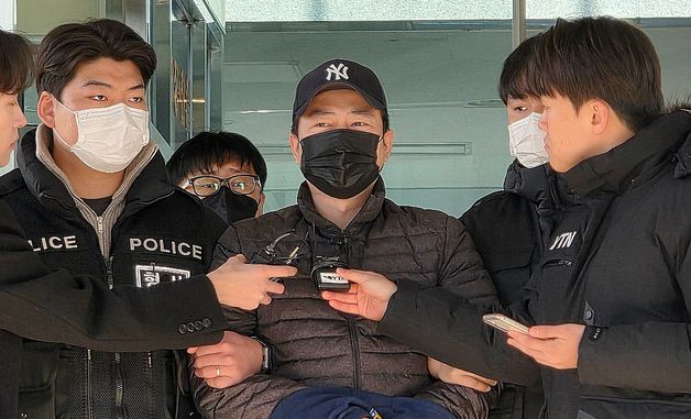 천안 동남경찰서 나서는 '층간소음 살해' 피의자 양민준