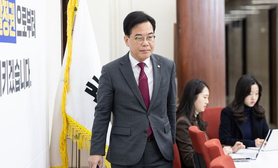 현안 관련 기자간담회 참석하는 송언석