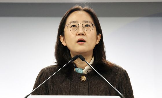 브리핑하는 장윤정 통일부 부대변인