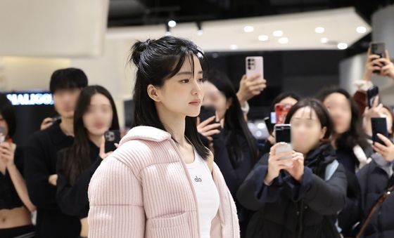 김태리 '불금' 롯데월드몰 런웨이