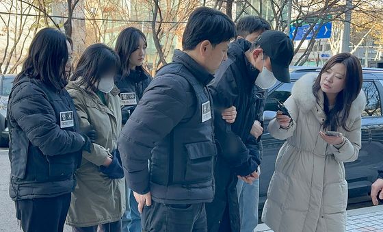 70대 모친 때려 숨지게 한 남매 구속 영장심사