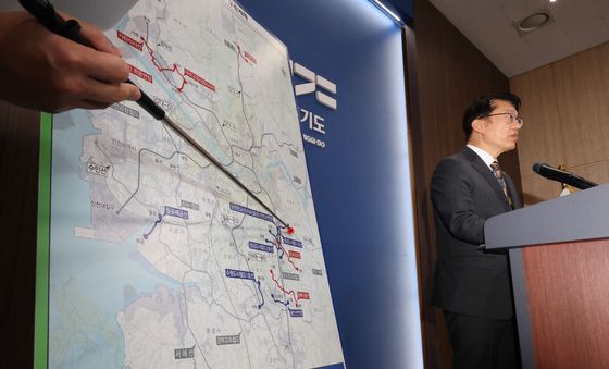 제2차 도시철도망 구축계획 관련 브리핑 하는 김대순 행정2부지사