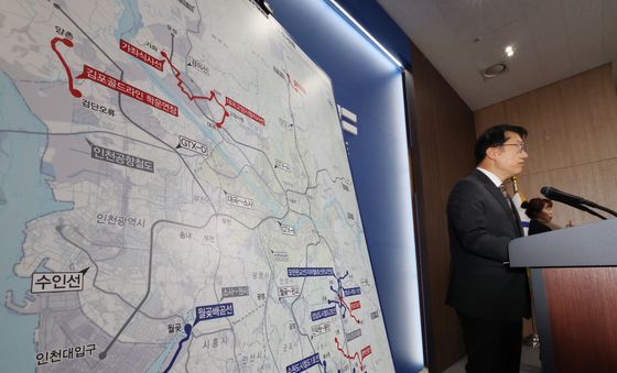 제2차 도시철도망 구축계획 관련 브리핑 하는 김대순 행정2부지사