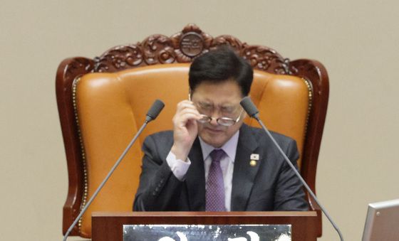 필리버스터하는 신동욱