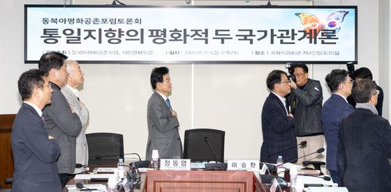 토론회 참석한 정동영 장관