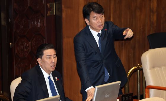 대화 나누는 김병기·문진석