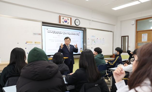 '인권' 주제 특강하는 정근식 서울시교육감