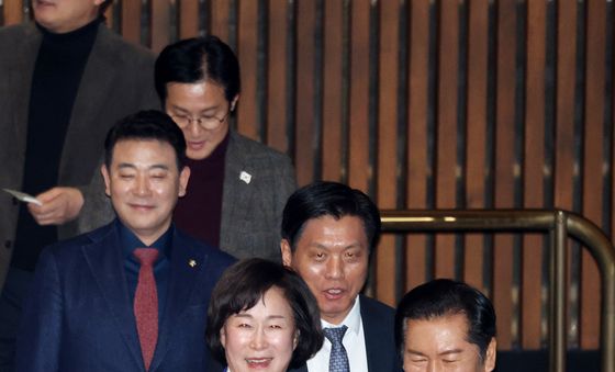 투표하러 가는 정청래 대표