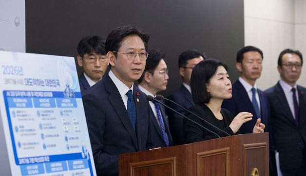 내년 업무계획 보고 관련 브리핑하는 배경훈 부총리