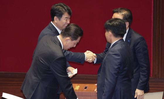 투표하는 김병기·문진석