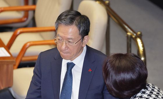 본회의 참석한 정성호 법무장관