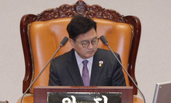 은행법 개정안 필리버스터 나선 이헌승