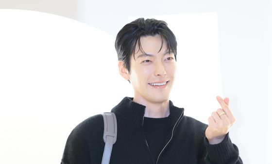김우빈, 신민아 심장 콩콩 뛰게 만드는 하트