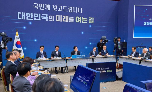 교육부 등 업무보고 발언하는 이재명 대통령