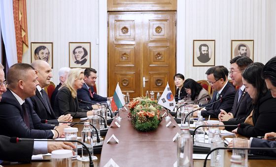 윤호중 장관, 루멘 라데프 불가리아 대통령 예방