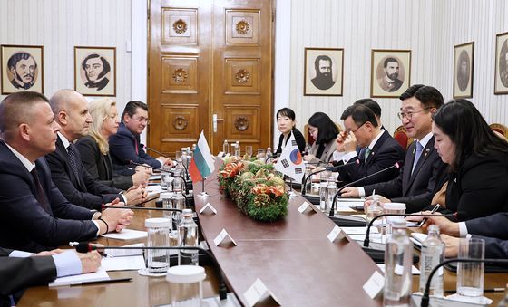 윤호중 장관, 루멘 라데프 불가리아 대통령 예방