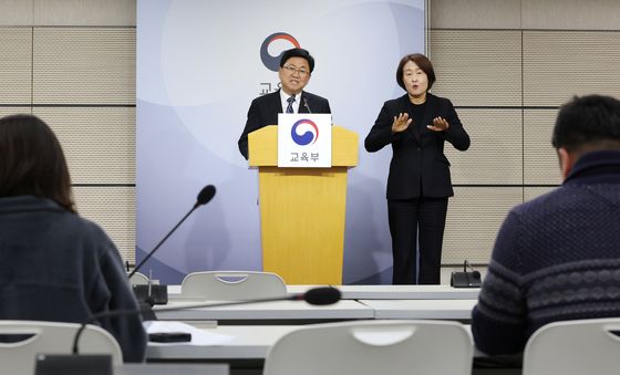 최교진 교육부 장관, 대통령 업무보고 후 브리핑