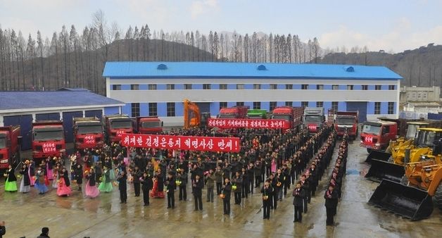 北 "지방건설혁명 속 황해남도 도건설기계화려단 새로 꾸려"