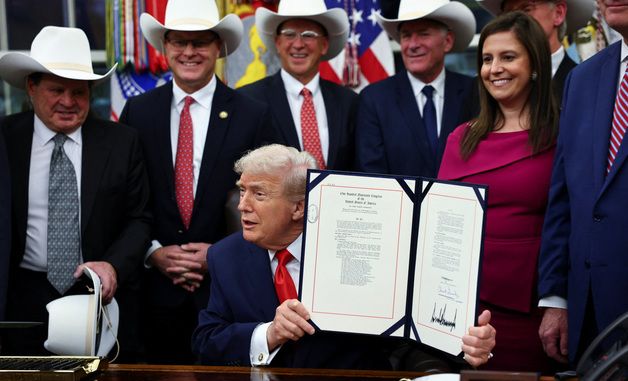 [포토]'빙판의 기적' 美 남자 아이스하키팀에 '의회 금메달' 수여