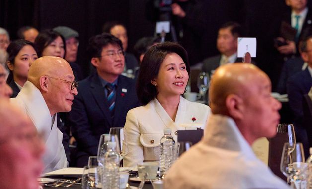 불교지도자 초청 국민화합 기원 송년만찬 참석한 김혜경 여사