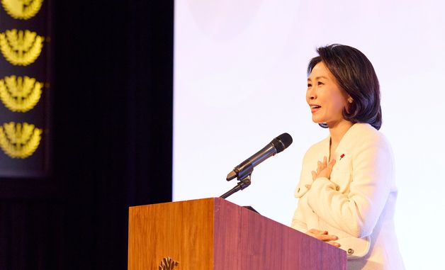 불교지도자 초청 국민화합 기원 송년만찬 축사 하는 김혜경 여사