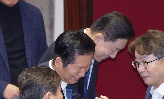 필리버스터 종결건 투표하는 정청래·김병기