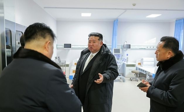 김정은, 구성시 병원 완공에 "흠 잡을 데 하나 없어"
