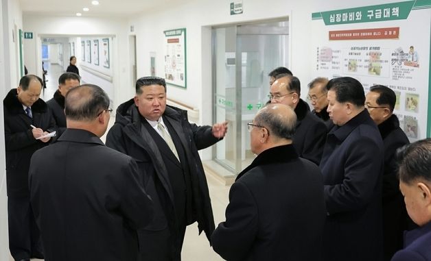 김정은, 완성된 구성시 병원 직접 점검…"흠 잡을 데 없어"