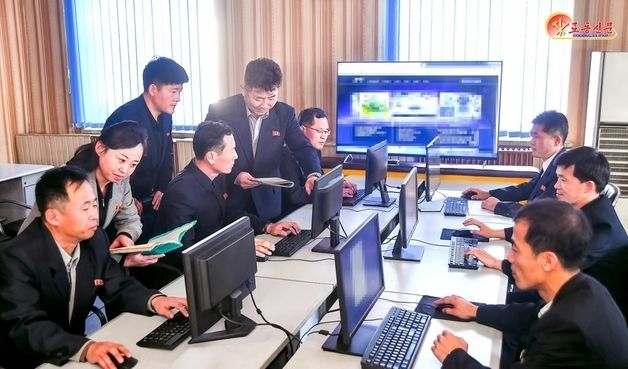 北, 중앙과학기술통보사 조명…"과학기술자료 수집·관리" 강조