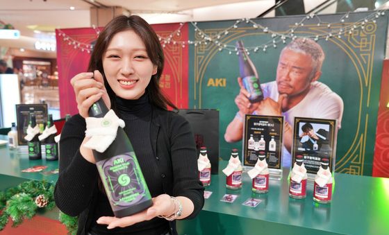 롯데百, '압구정 막걸리 X 아키사케' 콜라보 팝업 진행